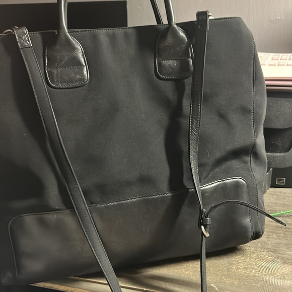 HOBO INTERNATIONAL BLACK NYLON / LEATHER LARGE CROSSBODY TOTE BAG 12" X 15" - Picture 4 of 5